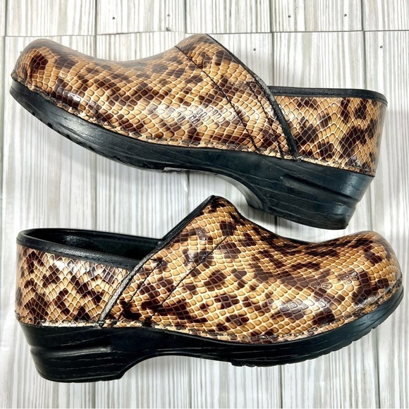 Sanita Shoes - SANITA Women’s Professional Brown Snakeskin Work Uniform Clogs Size 37 (6.5)